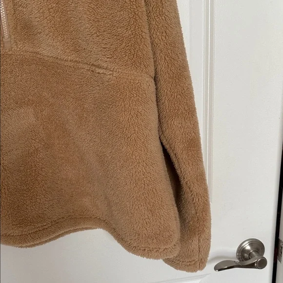 Vineyard Vines Tan Fleece quarter zip - Picture 6 of 16